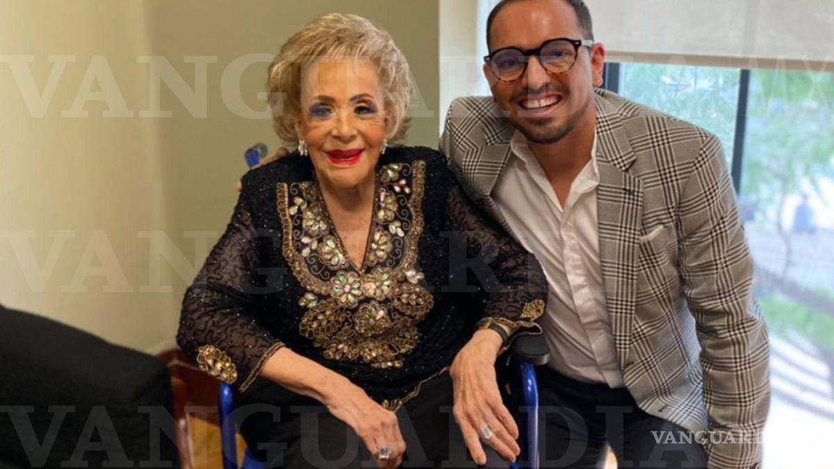 $!El saltillense Humberto Vázquez acompaña a Silvia Pinal.