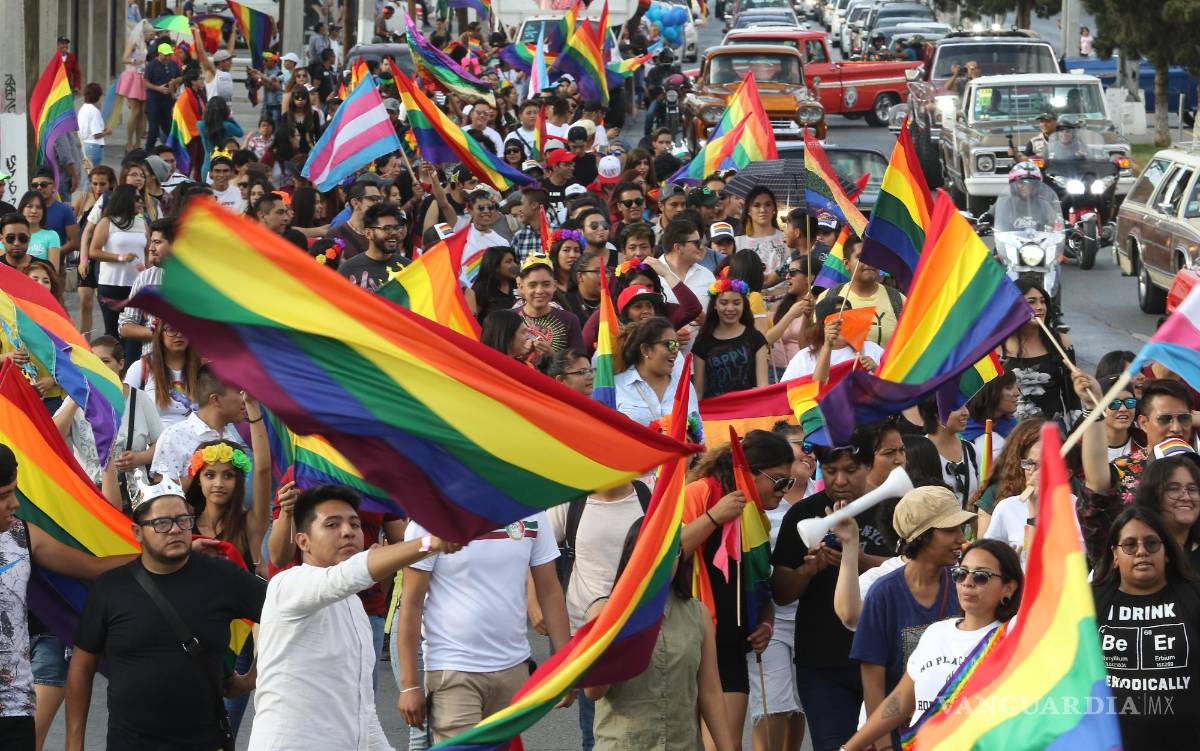 $!La foto corresponde a la Marcha de la Diversidad Sexual , ocurrida en Saltillo en junio del 2018. A pesar de que la comunidad LGBT se vuelve cada vez más presente en demostraciones públicas, aún sufren discriminación laboral, entre otras problemáticas.