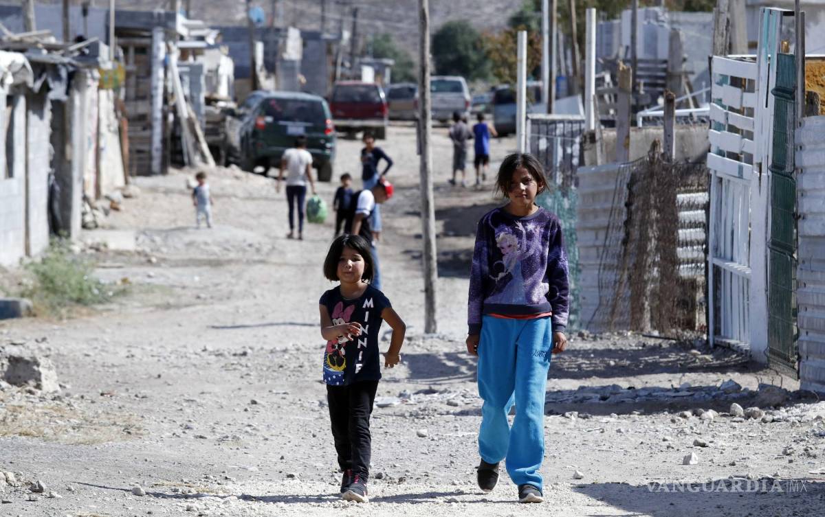 $!Saltillo: ¿Qué anhela un niño que espera la Navidad entre pinos de madera y esferas recicladas?