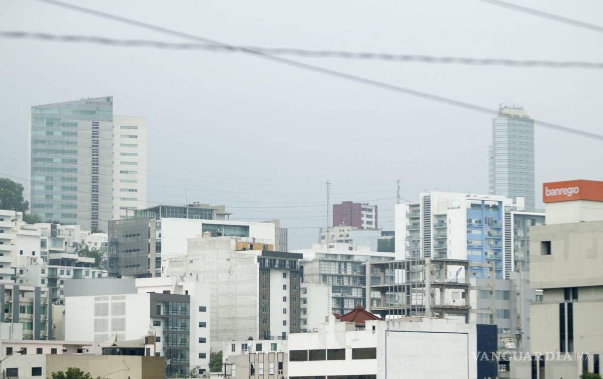 $!Monterrey, 24/06/2019.- El polvo y la arena del desierto del Sahara se encuentran entrando a la ciudad, ocasionando una mayor contaminación.