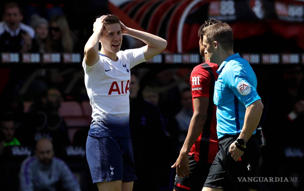 $!Tottenham no lo pudo aguantar con 9 hombres y perdió sobre la hora con Bournemouh