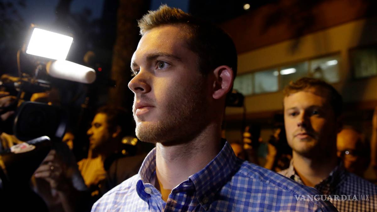 Policía acusa a Lochte de levantar reporte falso