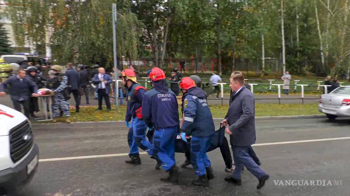 Hombre armado entra a una escuela y mata a 15 personas en Rusia
