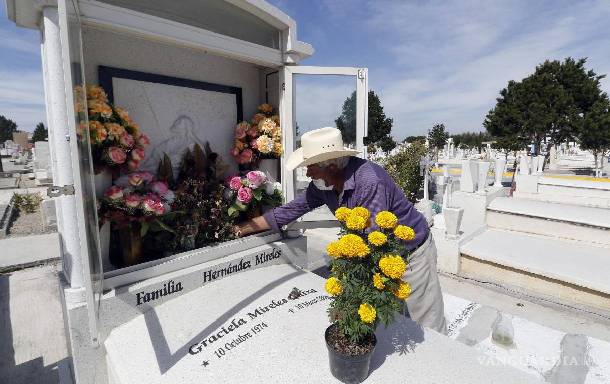 $!Bajan 90 por ciento visitas a panteones de Saltillo por coronavirus