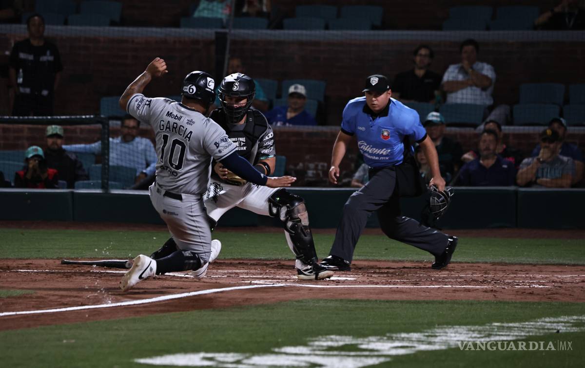 $!Saraperos tomó ventaja en el Clásico del Norte ante Sultanes de Monterrey.
