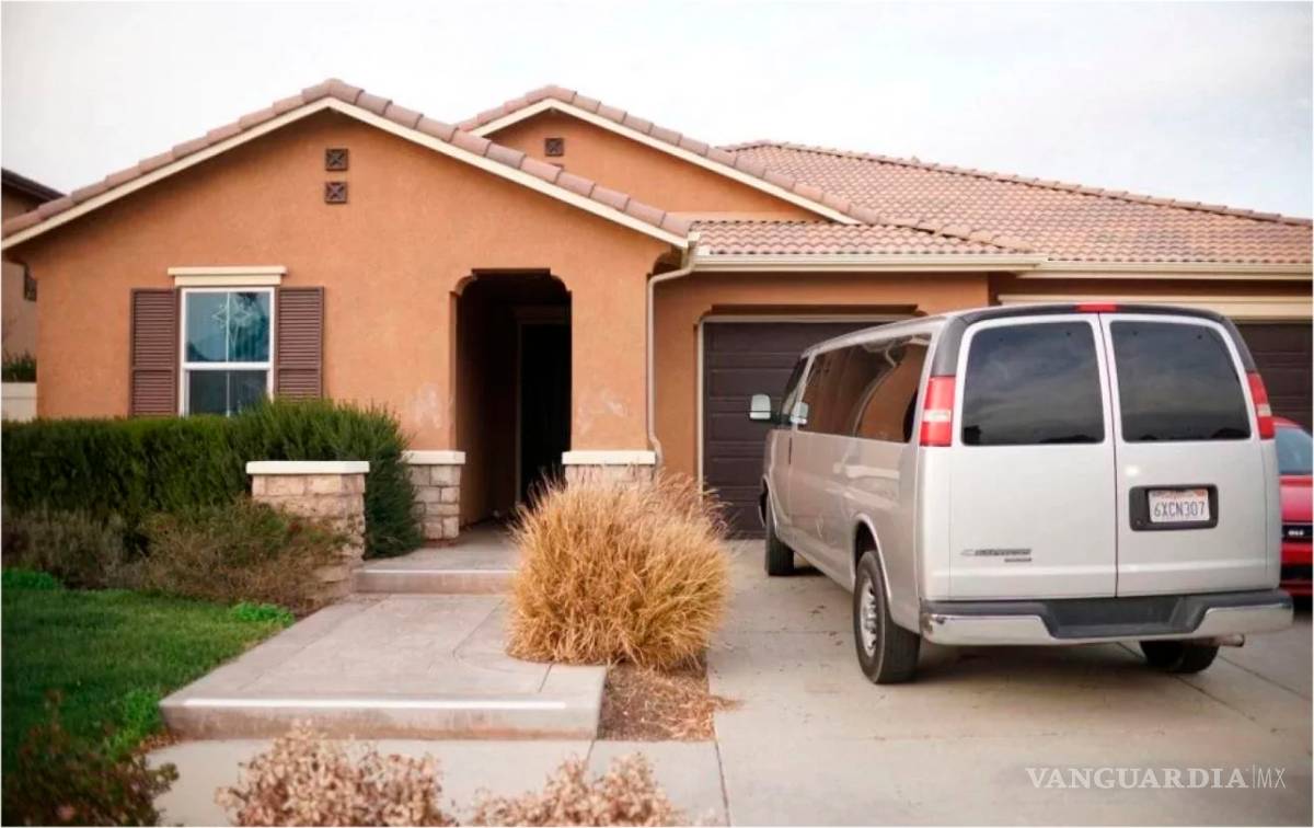 $!Tenían a sus 13 hijos encadenados y hambrientos en California; son detenidos
