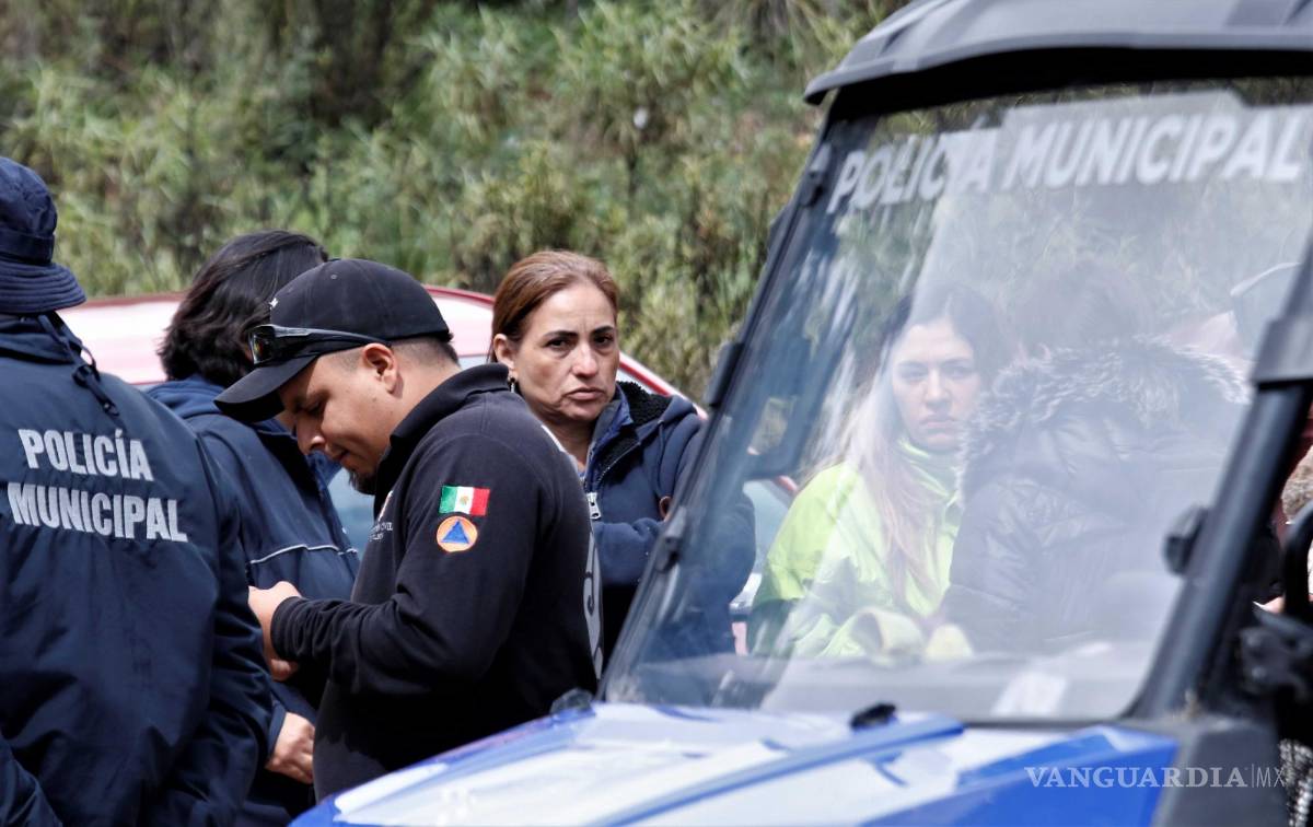 $!Familiares de la senderista ubicados en el punto de reunión en la sierra.