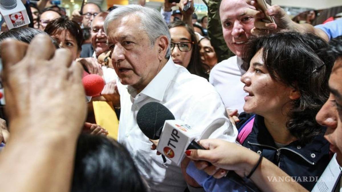 En Sinaloa reciben con protestas a AMLO