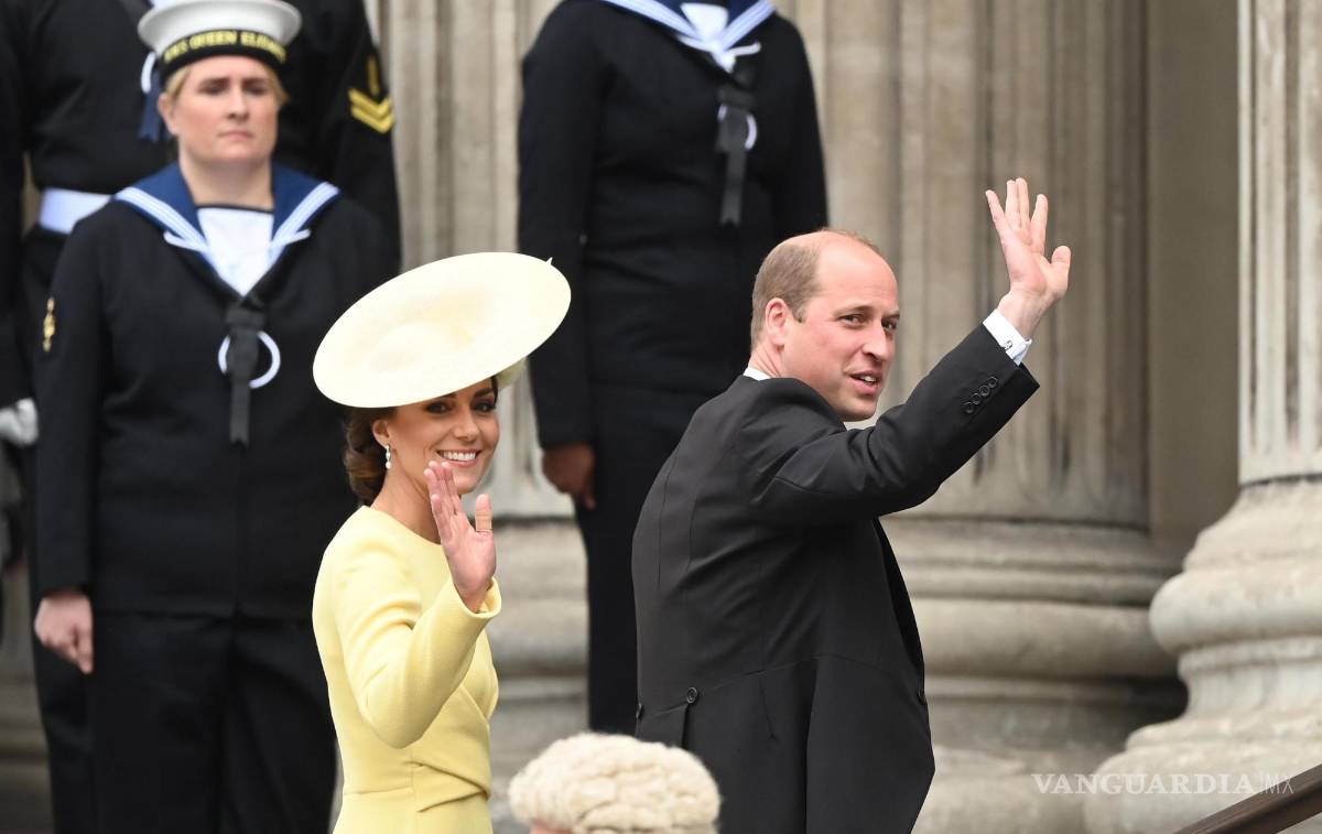 $!Catalina y Guillermo, duque y duquesa de Cambridge llegan para el Servicio Nacional de Acción de Gracias en la Catedral de San Pablo en Londres.