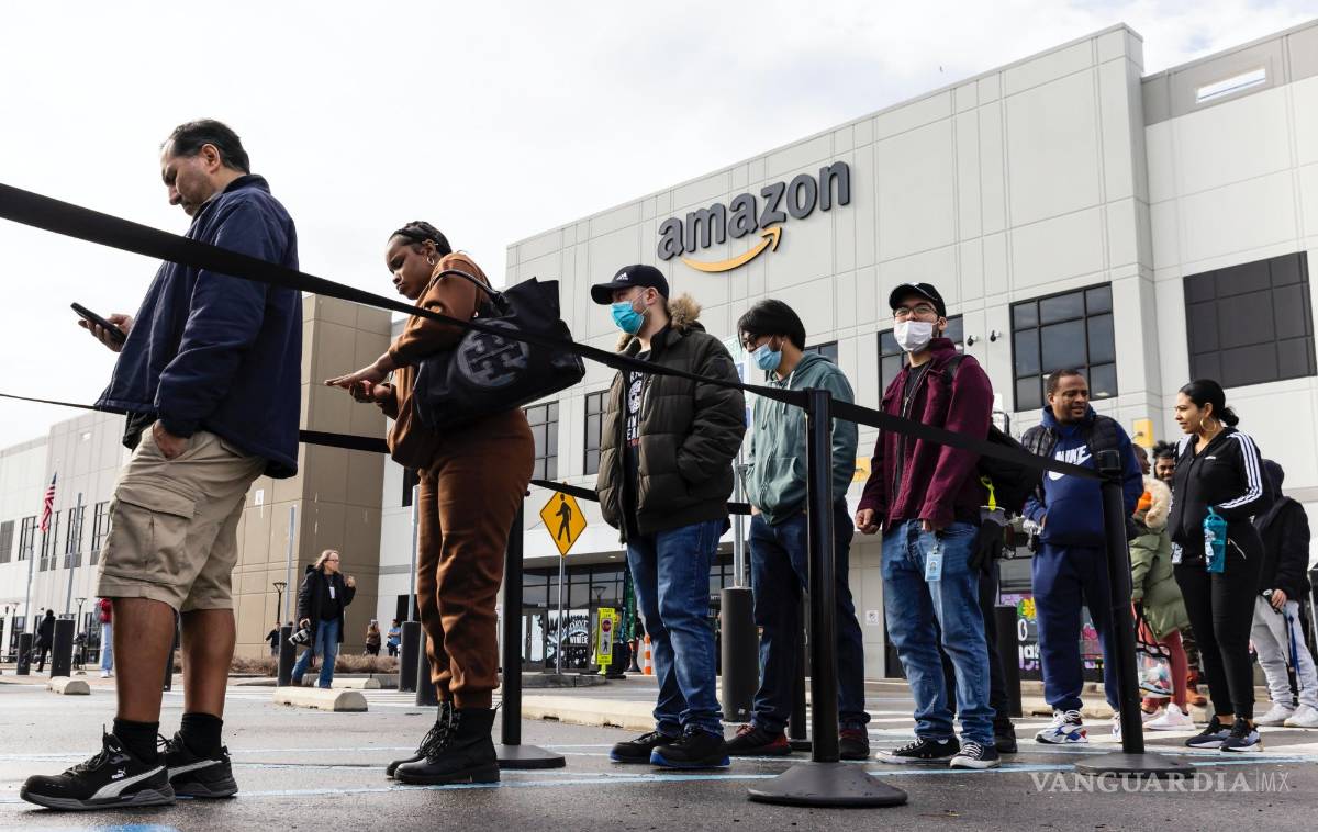 $!Los trabajadores de Amazon votan sobre una propuesta para sindicalizar a la fuerza laboral del almacén en el distrito de Staten Island en Nueva York.