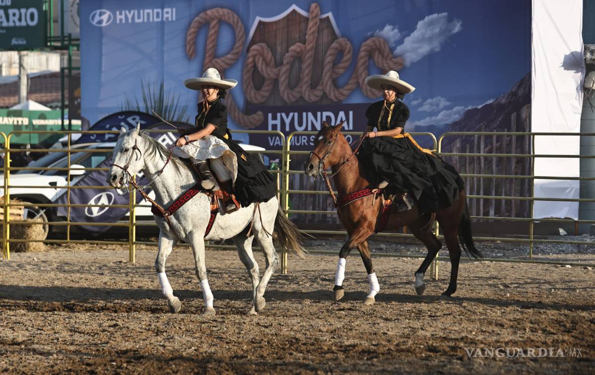 $!Parte de la Escaramuza de la Universidad Autónoma Agraria Antonio Narro. FOTO: HÉCTOR GARCÍA