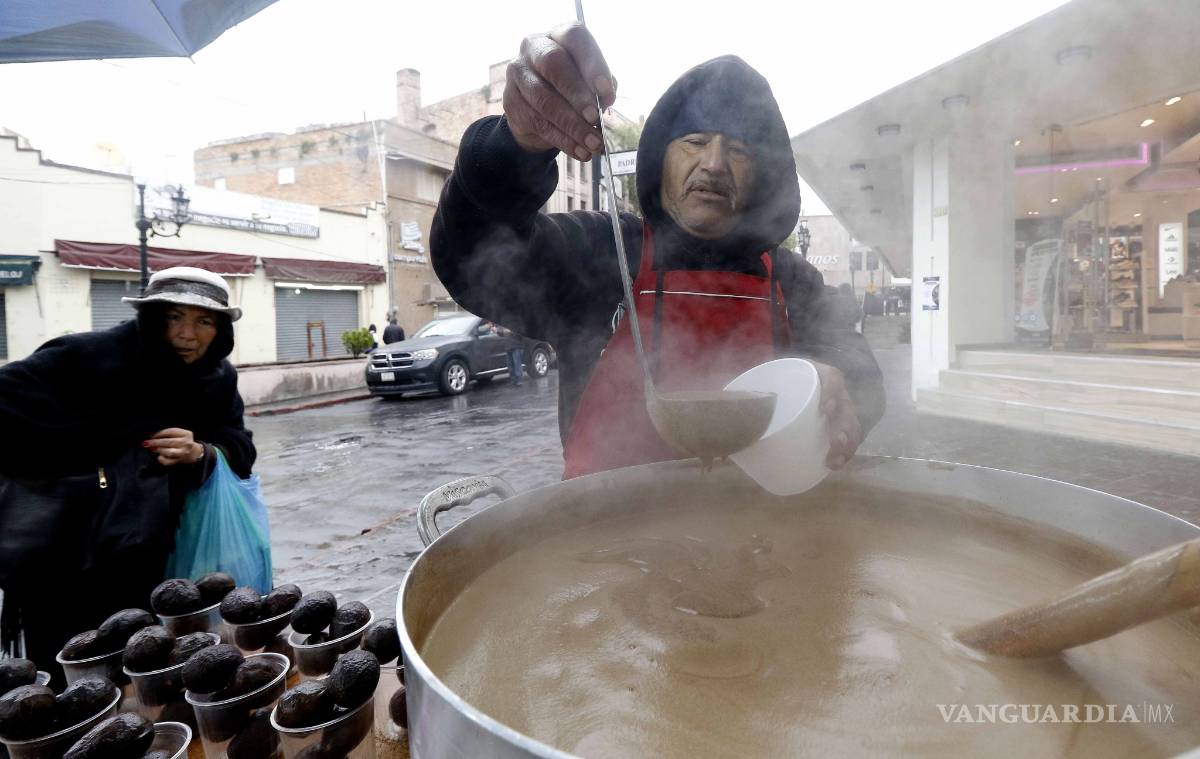 $!Reciben albergues de Coahuila a 18 ciudadanos, a causa del frío