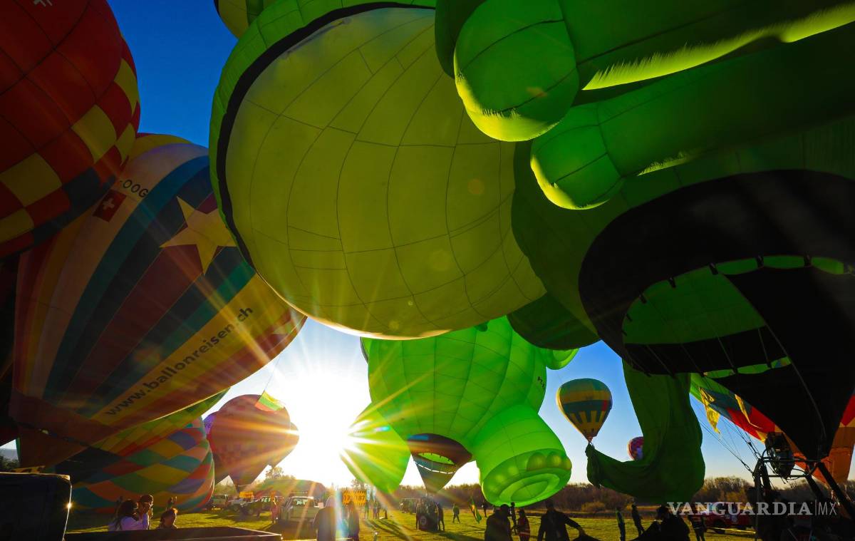 $!Fotografía de globos aerostáticos durante el 22 Festival Internacional del Globo (FIG) en León, estado de Guanajuato (México).