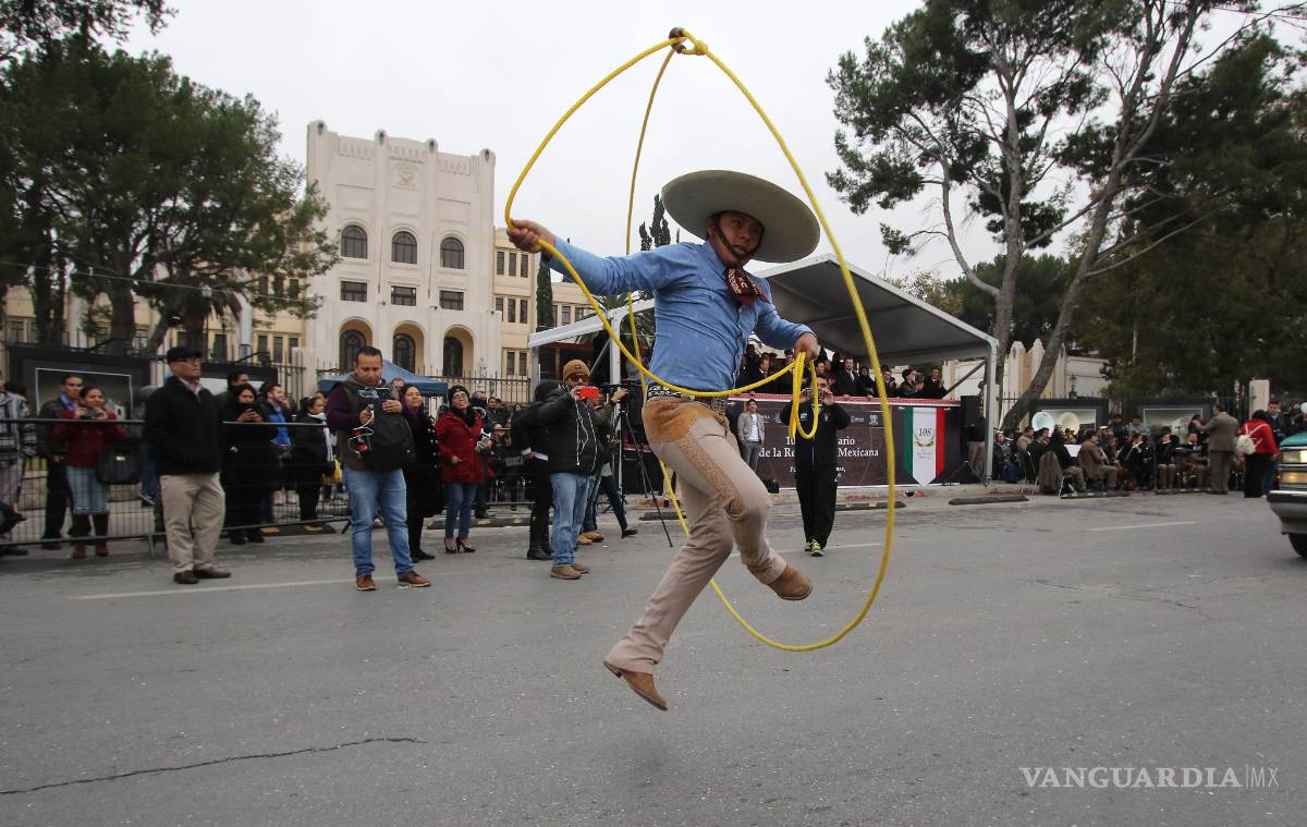 $![FOTOGALERIA] En Saltillo, así se vivió el desfile del 20 de noviembre