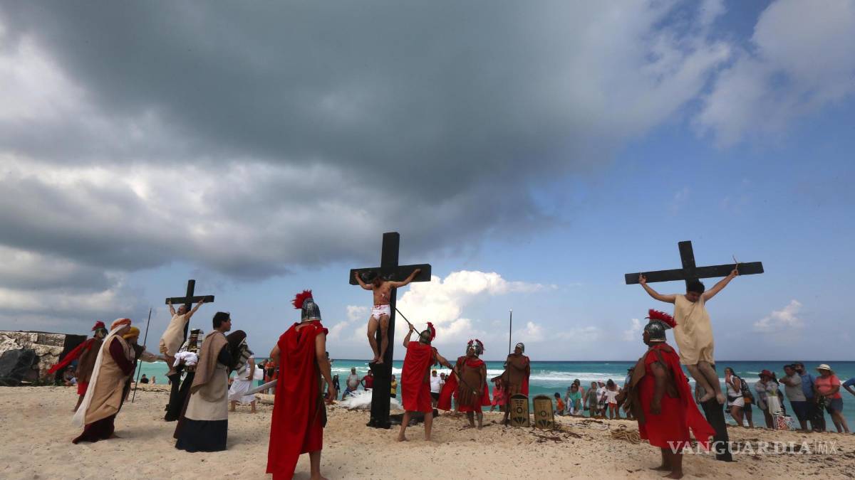 Estas son las 43 imágenes de las representaciones del Viernes Santo que atraparon la atención en el mundo (fotos)