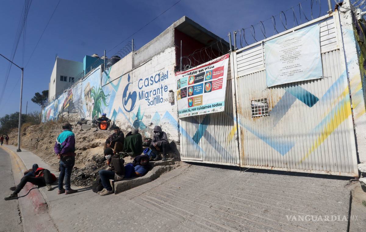 $!Vuelven migrantes a colocar campamento en calles de Saltillo