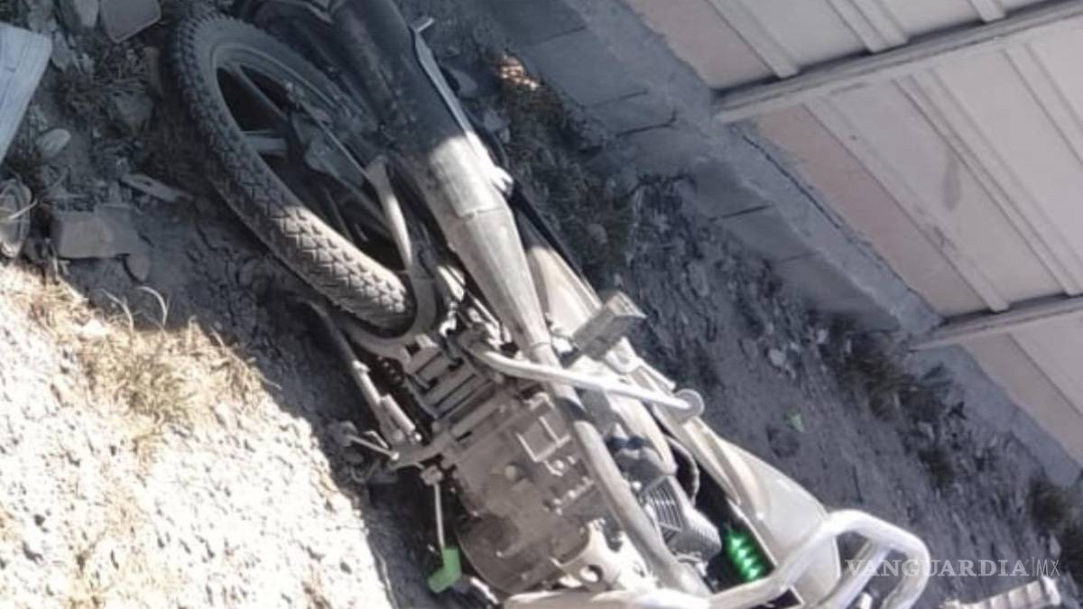 Dos jóvenes resultan graves luego de estrellarse contra barda en la Monterrey-Saltillo