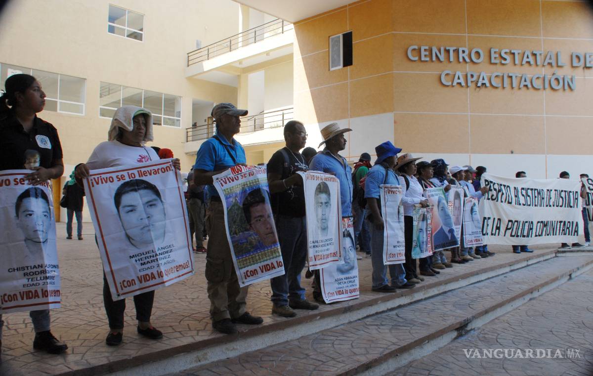 $!Marchan en México para pedir liberación de policías comunitarios detenidos