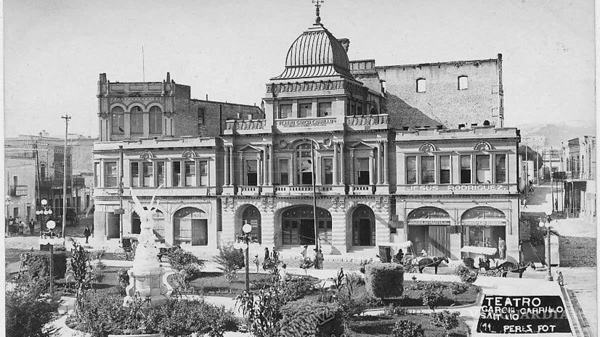 Una oculta maldición: representan el Loco Dios y fuego arrasa dos teatros