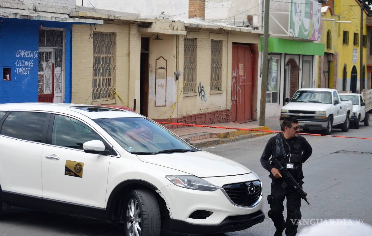 $!Buscan más cadáveres con escuadrón canino; realizan segundo cateo en el centro de Saltillo