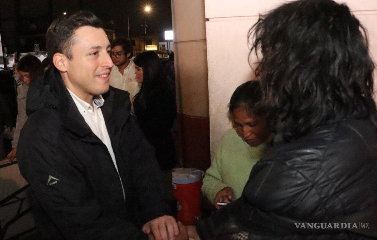 $!Acude Colosio Rojas a hospitales con familiares de enfermos para brindar alimentos