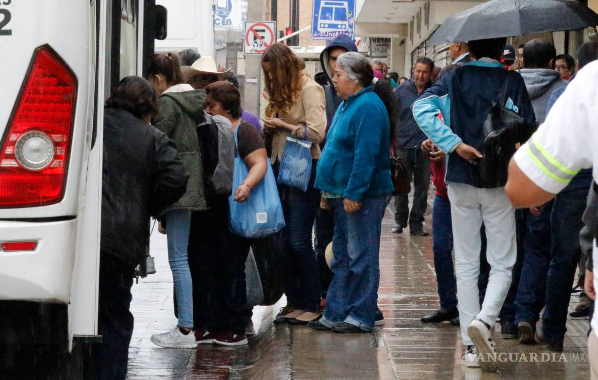 $!Cierran varios comercios de Saltillo por paro de mujeres