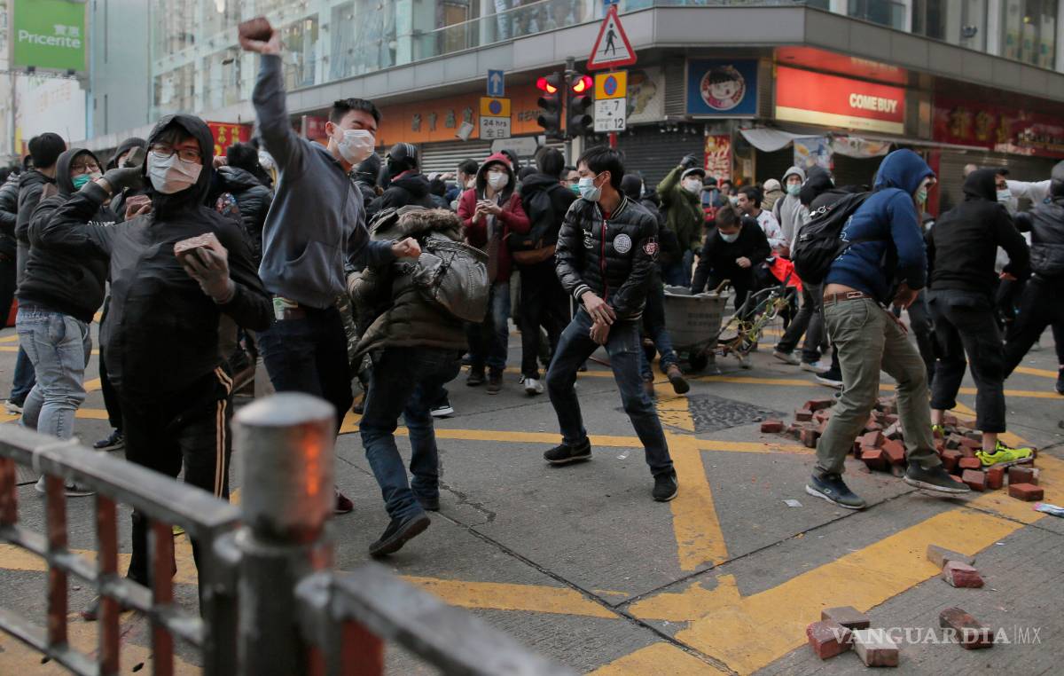 $!Enfrentamientos en Hong Kong durante celebración del año nuevo lunar
