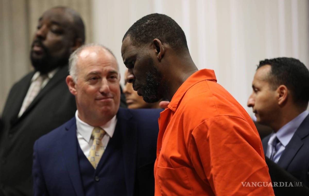 $!Varios acusadores testificaron que Kelly los sometió a caprichos perversos y sádicos cuando eran menores de edad