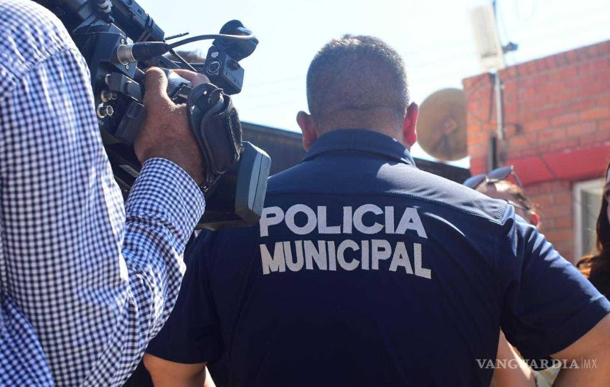 $!El grupo de policías se mantiene firme en su reclamo.
