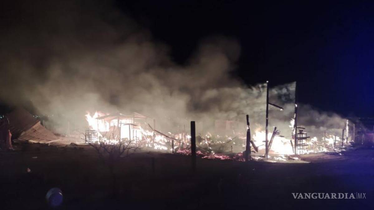 Incendio deja sin techo a familias en la Urbivilla