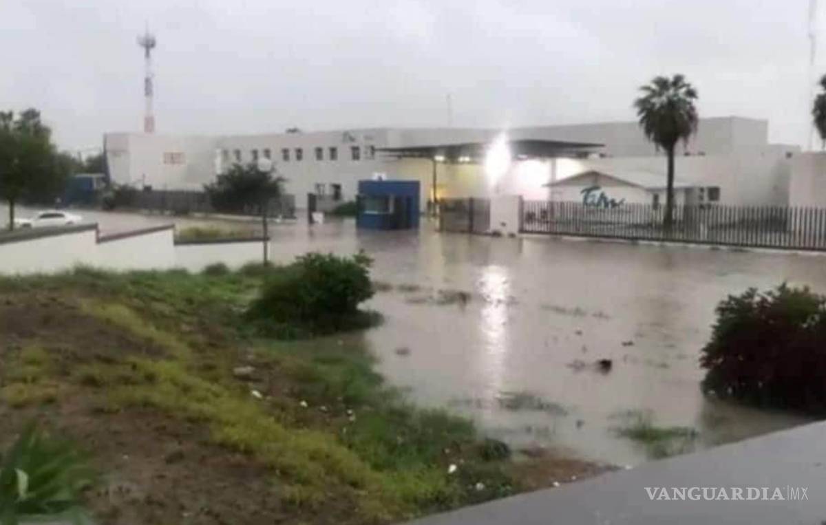 $!‘Ahoga’ huracán transporte en NL e inunda hospital en Tamaulipas