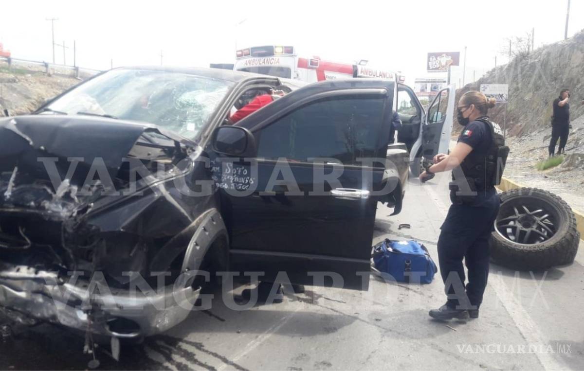 $!Paisano dormita y choca contra muro en Ramos Arizpe