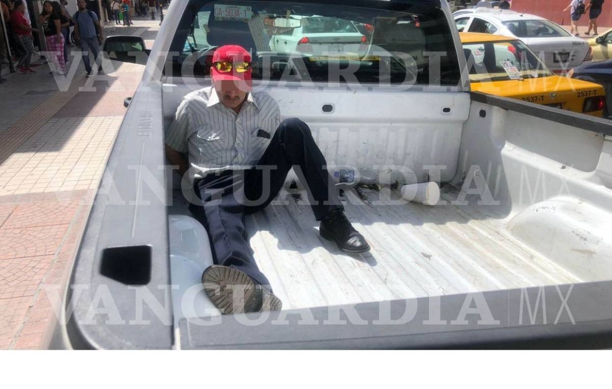 $!Hombre de la tercera edad apuñala a rival de amores, en plena calle Victoria de Saltillo