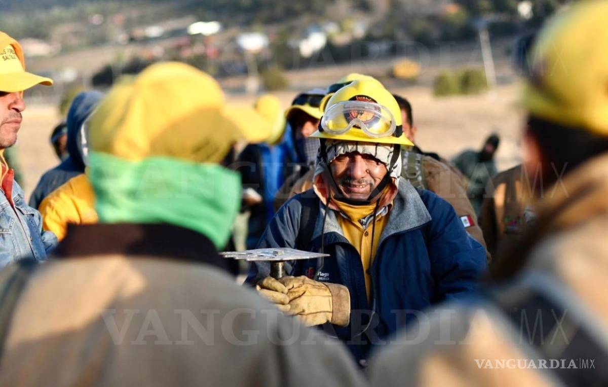 $!Autoridades y voluntarios no paran: continúa combate por sofocar fuego en Sierra de Arteaga (fotogalería)