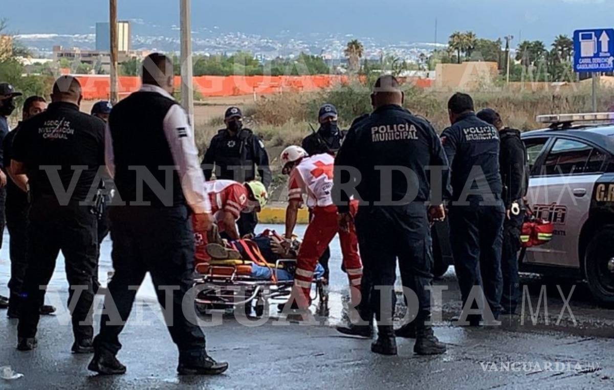 $!Hombre se arroja de puente al norte de Saltillo; queda grave
