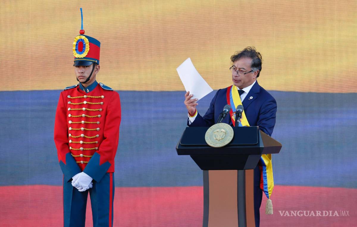 $!El presidente de Colombia, Gustavo Petro, pronuncia su discurso de investidura en la Plaza Bolívar de Bogotá, Colombia.