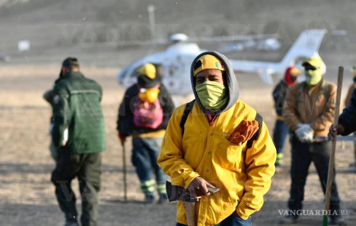 $!Autoridades y voluntarios no paran: continúa combate por sofocar fuego en Sierra de Arteaga (fotogalería)