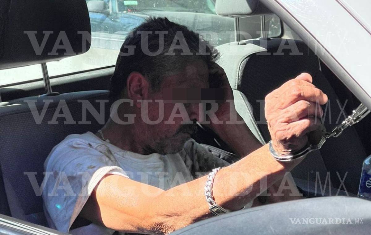 $!Camionero en aparente estado de ebriedad casi tumba barda en el centro de Saltillo