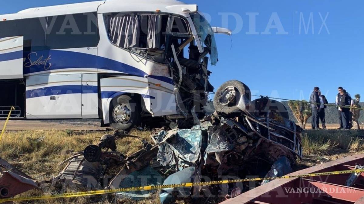 Fallecen tres personas en accidente vial en Arteaga, Coahuila