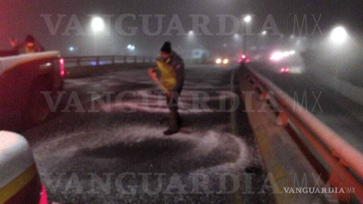 Cierran puentes al sur de Saltillo por presencia de hielo en la carpeta asfáltica
