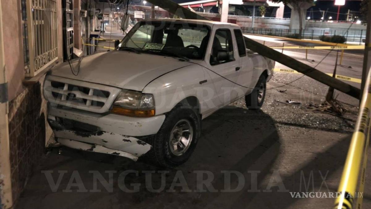 Se estampa contra casa y huye, en Paseo de la Reforma de Saltillo