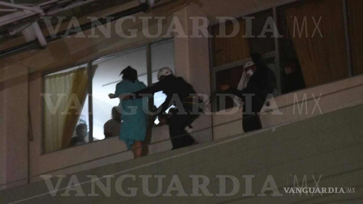 Frustran suicidio en la clínica 2 del IMSS en Saltillo; mujer intentó lanzarse del ‘cuarto piso’
