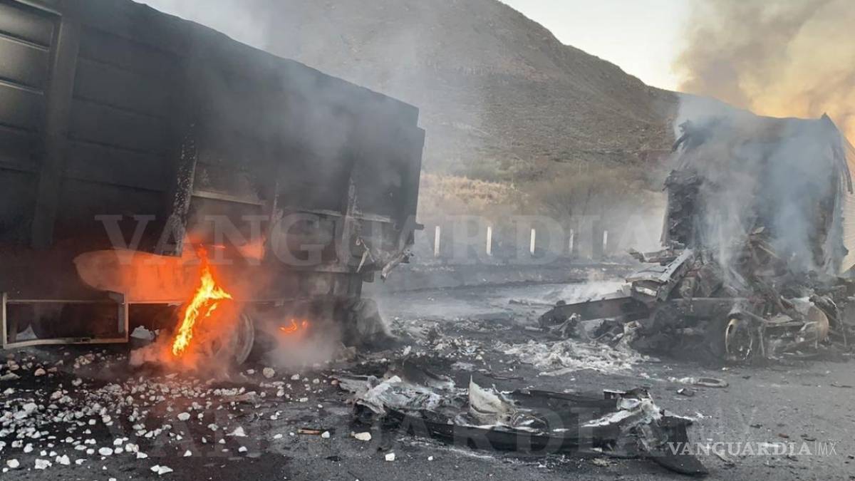 Choque por alcance termina en incendio sobre la carretera Torreón-Saltillo