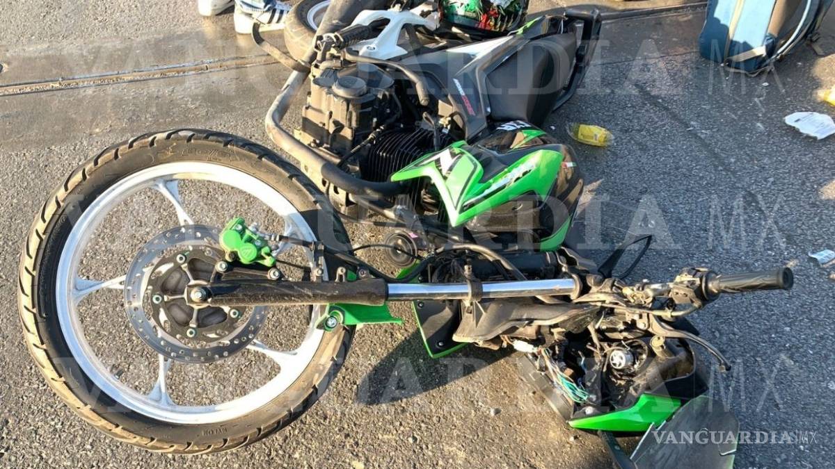 Se impacta motociclista contra camioneta, al norte de Saltillo