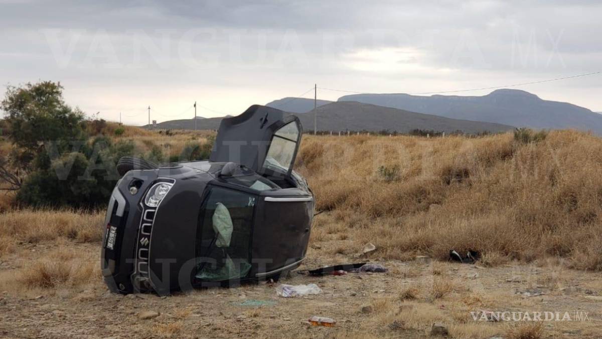 Mujer sobrevive tras volcar en la carretera Saltillo-Monclova