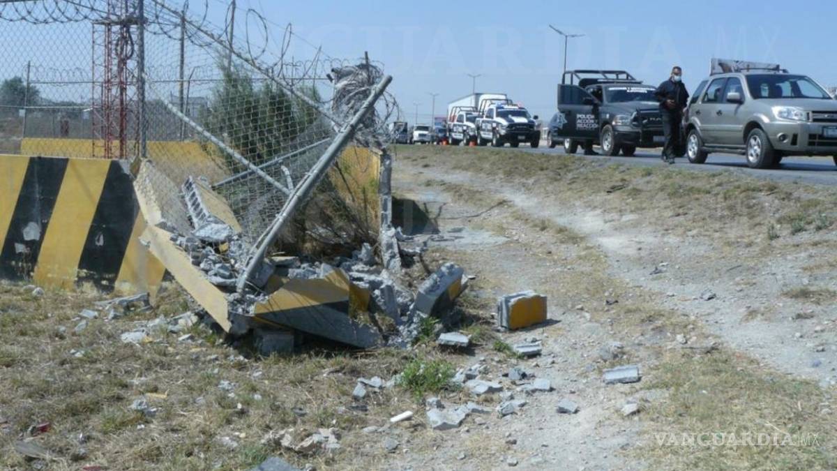 Camioneta 'aterriza' en el aeropuerto de Ramos Arizpe