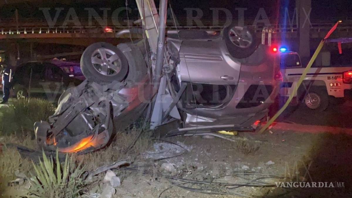 Saltillo: Persona pierde la vida en aparatosa volcadura
