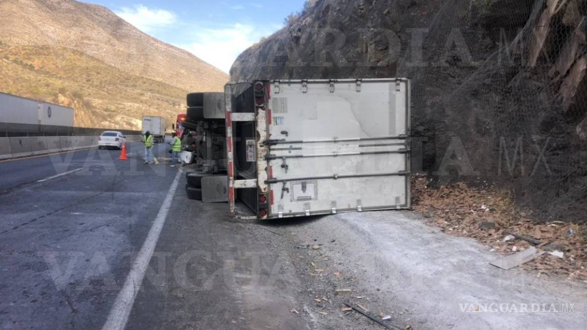 Dormita y vuelca en 'Los Chorros'