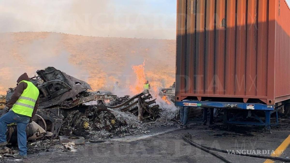 Fallece chofer calcinado en carambola de seis tráileres en la Carretera 57