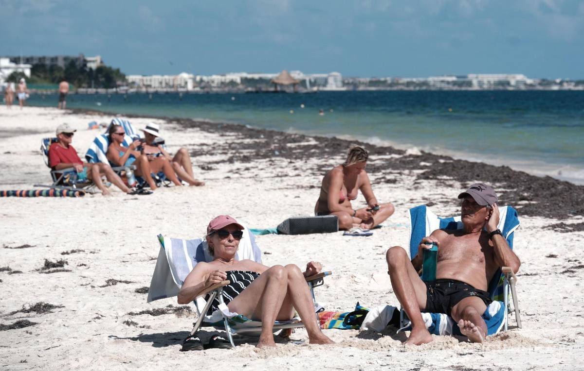 $!En la imagen turistas disfrutan de las playas de Puerto Morelos en Quintana Roo.